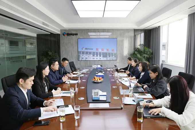 中國建材機械行業(yè)“十四五”規劃編制工作調研組蒞臨東岳機械考察調研